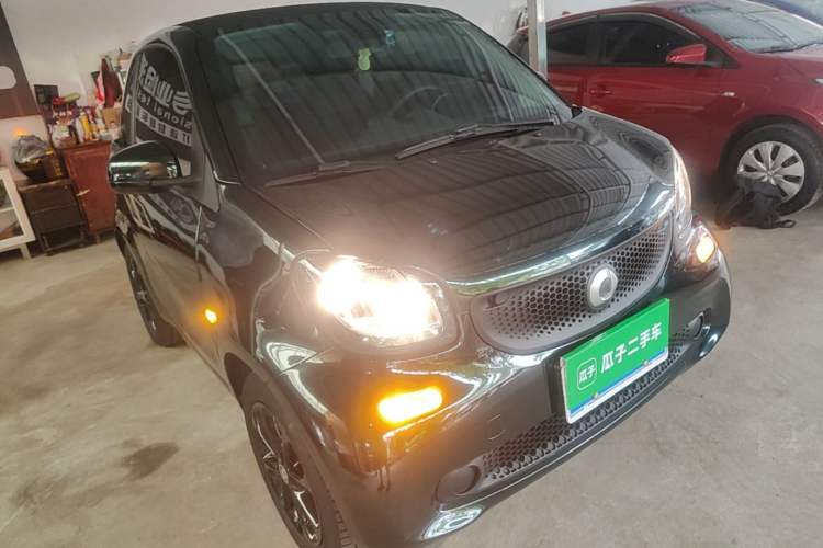 Used smart fortwo 2018 1.0L 52kW Hardtop Dynamic Version China V Front Right 45 Deg