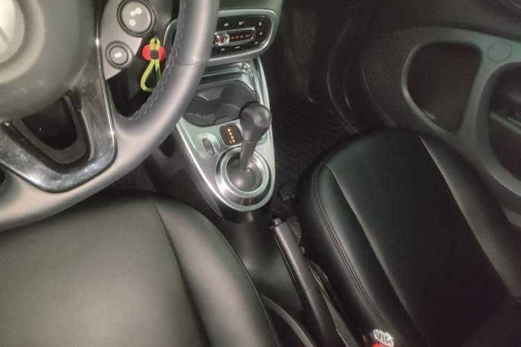 Used smart fortwo 2018 1.0L 52kW Hardtop Dynamic Version China V Gear Lever