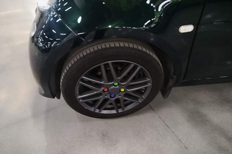 Used smart fortwo 2018 0.9T 66 kW Flowing Green Special Edition China V Standard Left Front Wheel Hub