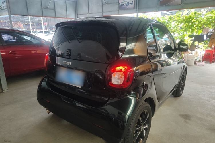 Used smart fortwo 2018 1.0L 52kW Hardtop Dynamic Version China V Rear Right 45 Deg