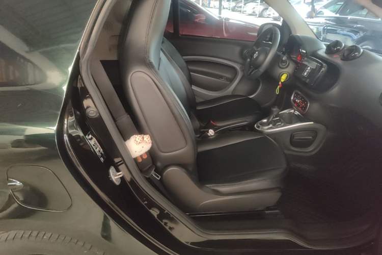 Used smart fortwo 2018 1.0L 52kW Hardtop Dynamic Version China V Right Front Seat