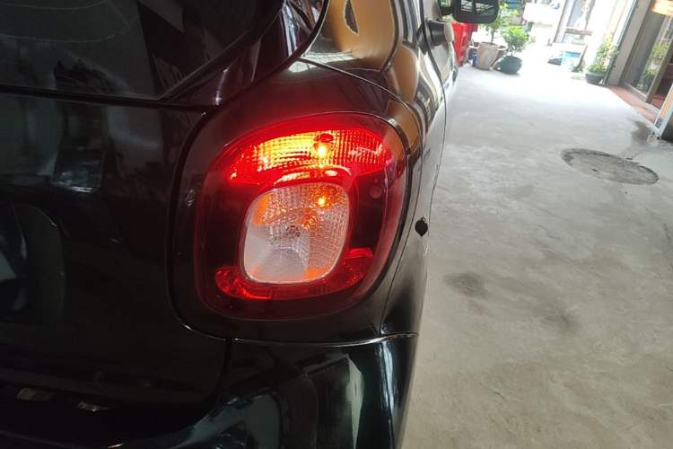Used smart fortwo 2018 1.0L 52kW Hardtop Dynamic Version China V Right Rear Taillight