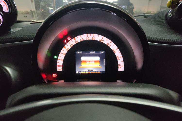 Used smart fortwo 2018 1.0L 52 kW Yaojin Special Edition China V Standard Instrument Cluster