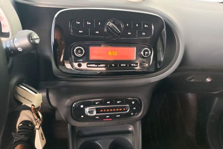 Used smart fortwo 2018 1.0L 52kW Hardtop Dynamic Version China V Audio And AC Panel