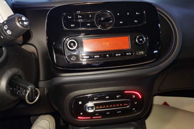 Used smart fortwo 2018 1.0L 52kW Hardtop Dynamic Version China V Audio And AC Panel