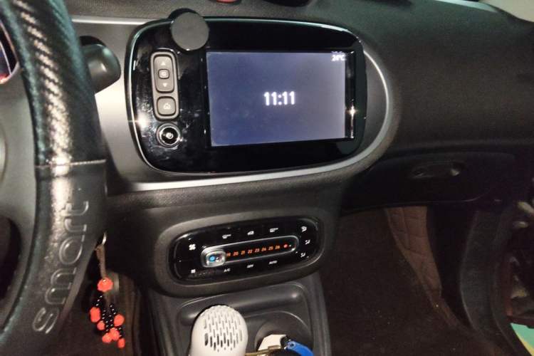 Used smart fortwo 2018 0.9T 66kW Hardtop Pioneer Edition China V Emission Standard Audio And AC Panel