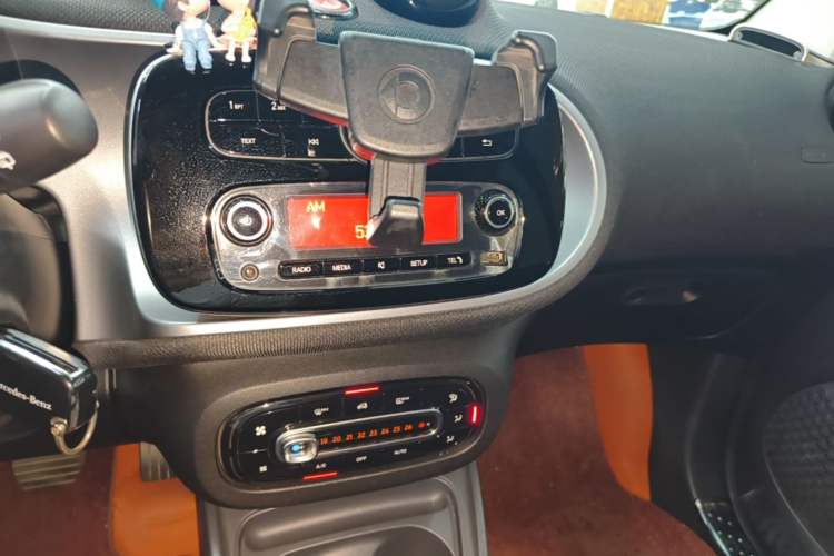 Used smart fortwo 2018 1.0L 52kW Hardtop Passion Edition China V Standard Audio And AC Panel