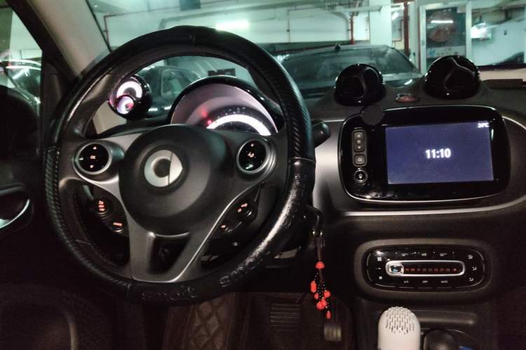 Used smart fortwo 2018 0.9T 66kW Hardtop Pioneer Edition China V Emission Standard Center Console