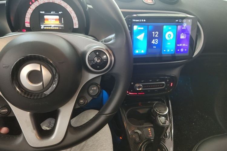Used smart fortwo 2018 1.0L 52kW Hardtop Passion Edition China V Standard Center Console