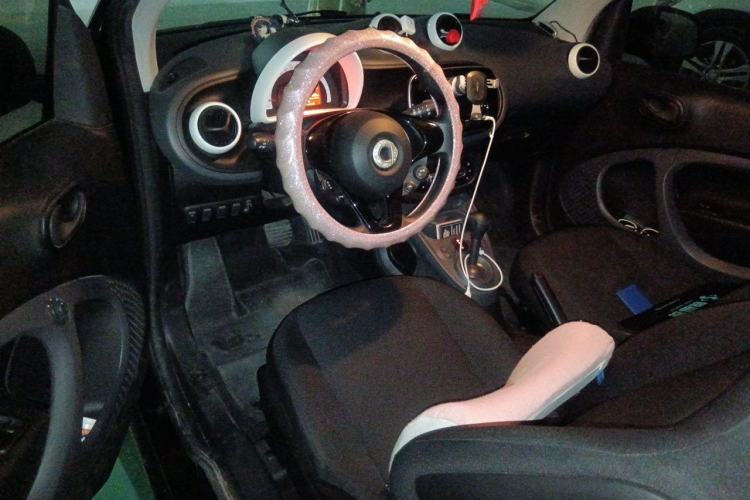 Used smart fortwo 2018 1.0L 52kW Hardtop Dynamic Version China V Center Console