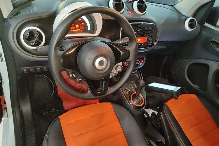 Used smart fortwo 2018 1.0L 52kW Hardtop Dynamic Version China V Center Console