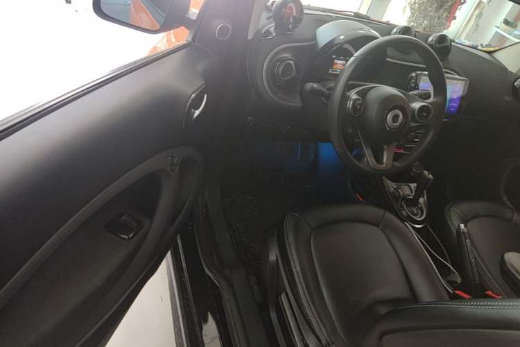 Used smart fortwo 2018 1.0L 52kW Hardtop Passion Edition China V Standard Driver Seat