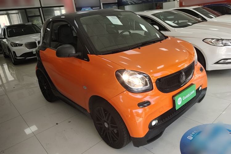 Used smart fortwo 2018 1.0L 52kW Hardtop Passion Edition China V Standard Front Right 45 Deg