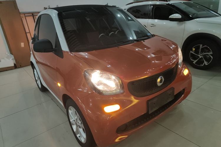 Used smart fortwo 2018 1.0L 52kW Hardtop Dynamic Version China V Front Right 45 Deg