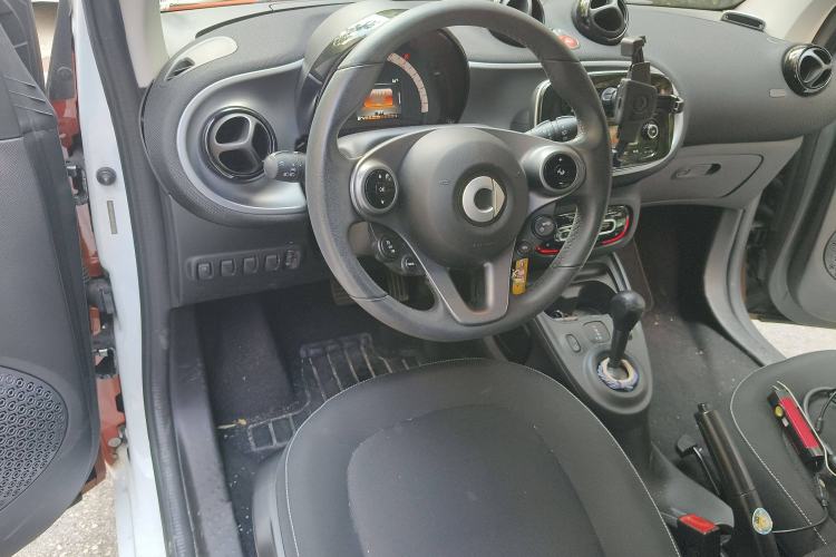 Used smart fortwo 2018 1.0L 52kW Hardtop Passion Edition China V Standard Interior 2