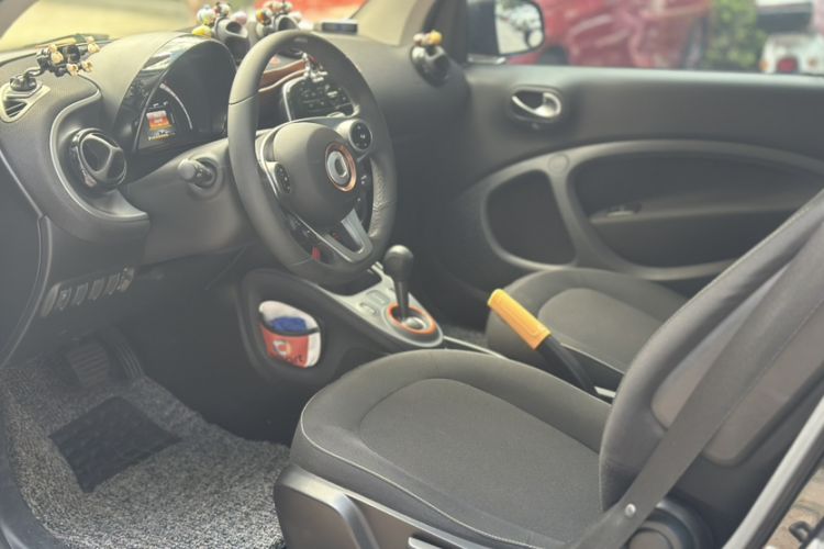 Used smart fortwo 2018 1.0L 52kW Hardtop Passion Edition China V Standard Interior 3