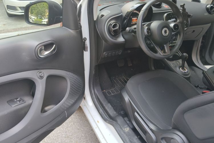 Used smart fortwo 2018 1.0L 52kW Hardtop Passion Edition China V Standard Interior 3