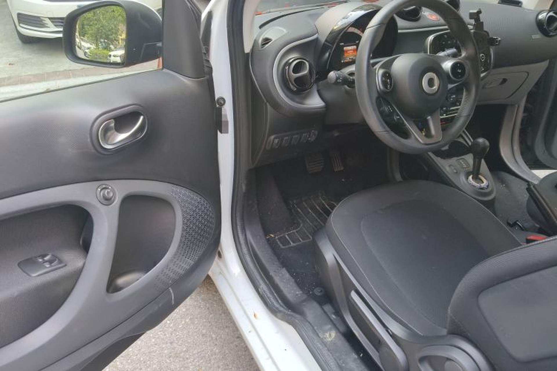 Used smart fortwo 2018 1.0L 52kW Hardtop Passion Edition China V Standard Interior 3