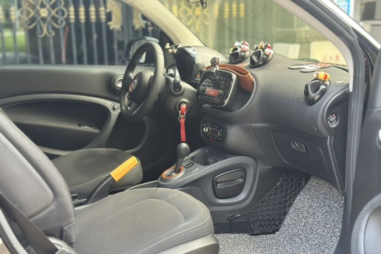 Used smart fortwo 2018 1.0L 52kW Hardtop Passion Edition China V Standard Interior 5