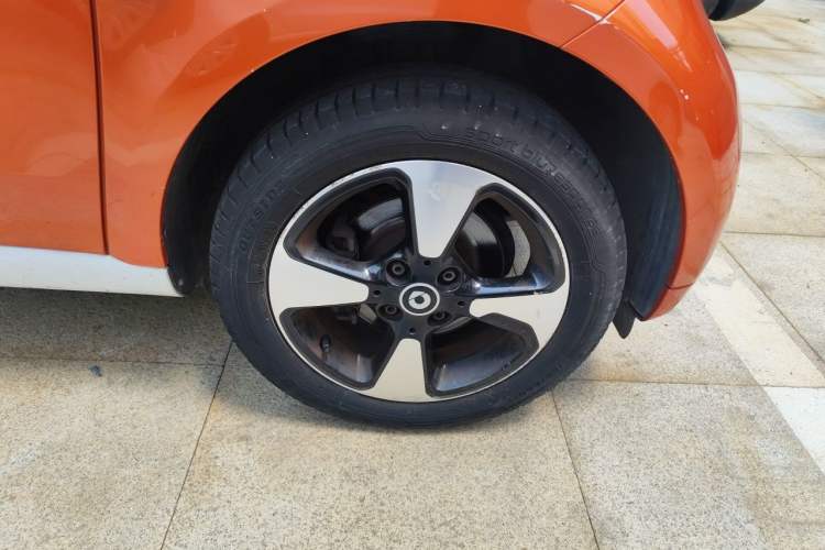 Used smart fortwo 2018 1.0L 52kW Hardtop Passion Edition China V Standard Right Front Wheel Hub