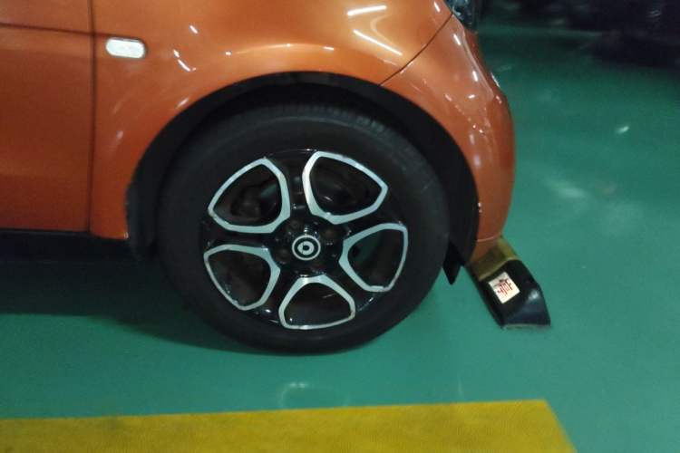 Used smart fortwo 2018 0.9T 66kW Hardtop Pioneer Edition China V Emission Standard Right Front Wheel Hub