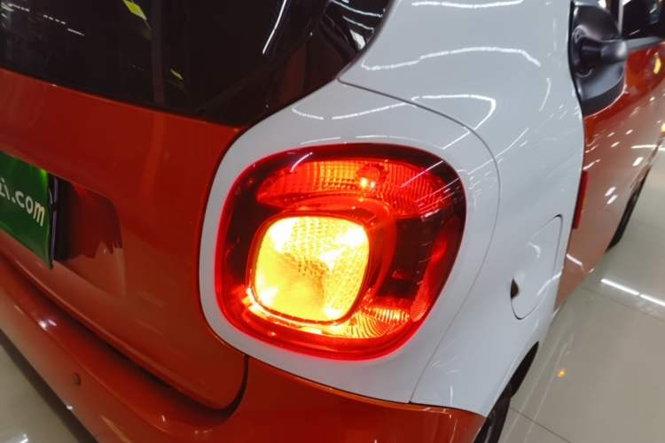 Used smart fortwo 2018 1.0L 52kW Hardtop Passion Edition China V Standard Right Rear Taillight