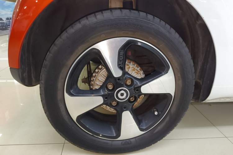Used smart fortwo 2018 1.0L 52kW Hardtop Passion Edition China V Standard Right Rear Wheel Hub