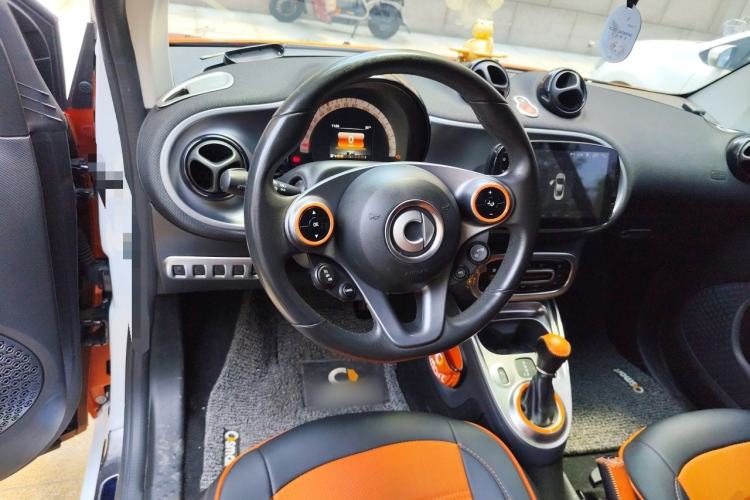 Used smart fortwo 2018 1.0L 52kW Hardtop Passion Edition China V Standard Steering Wheel