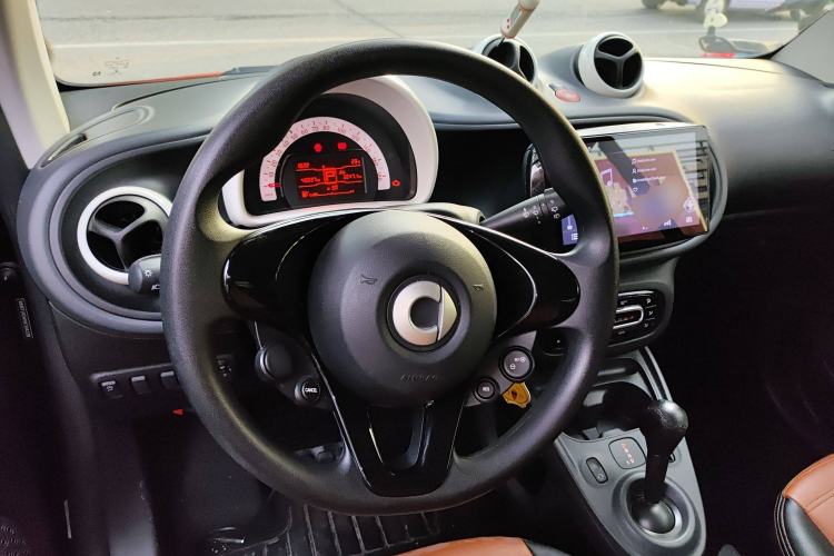 Used smart fortwo 2018 1.0L 52kW Hardtop Dynamic Version China V Steering Wheel