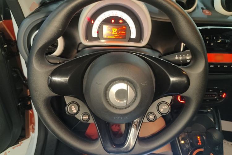 Used smart fortwo 2018 1.0L 52kW Hardtop Dynamic Version China V Steering Wheel