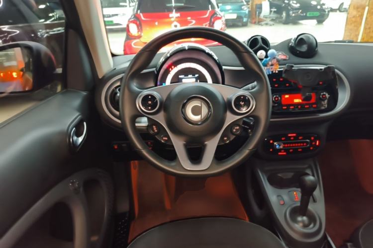 Used smart fortwo 2018 1.0L 52kW Hardtop Passion Edition China V Standard Steering Wheel