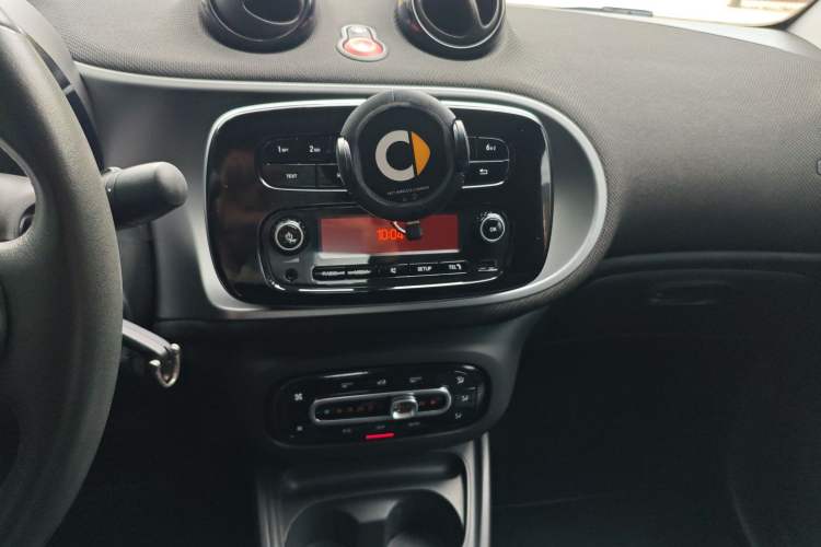Used smart fortwo 2018 1.0L 52kW Convertible Passion Edition China V Standard Audio And AC Panel
