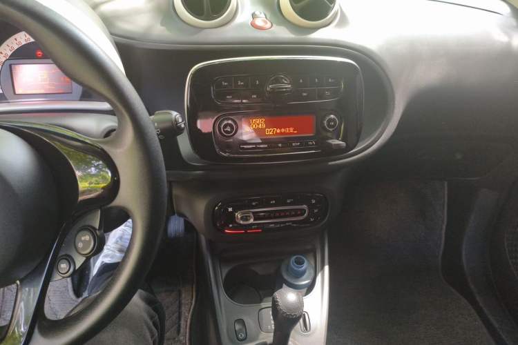 Used smart fortwo 2018 1.0L 52kW Hardtop Dynamic Version China V Audio And AC Panel