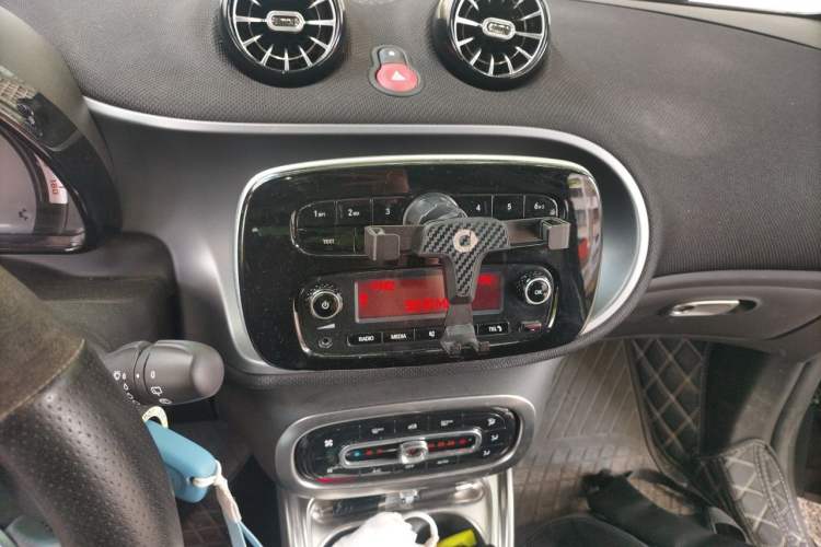 Used smart fortwo 2018 1.0L 52kW Hardtop Passion Edition China V Standard Audio And AC Panel
