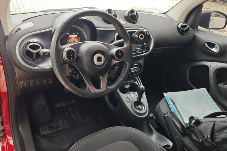 Used smart fortwo 2018 1.0L 52kW Convertible Passion Edition China V Standard Center Console