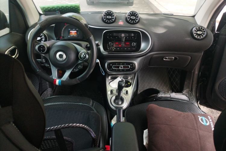 Used smart fortwo 2018 1.0L 52kW Hardtop Passion Edition China V Standard Center Console