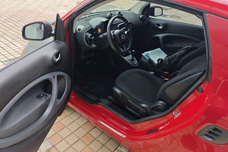Used smart fortwo 2018 1.0L 52kW Convertible Passion Edition China V Standard Driver Seat