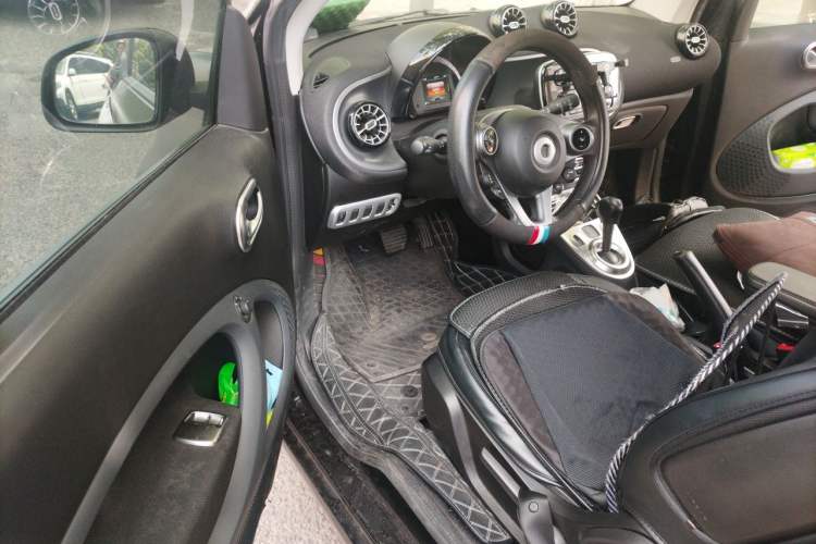 Used smart fortwo 2018 1.0L 52kW Hardtop Passion Edition China V Standard Driver Seat