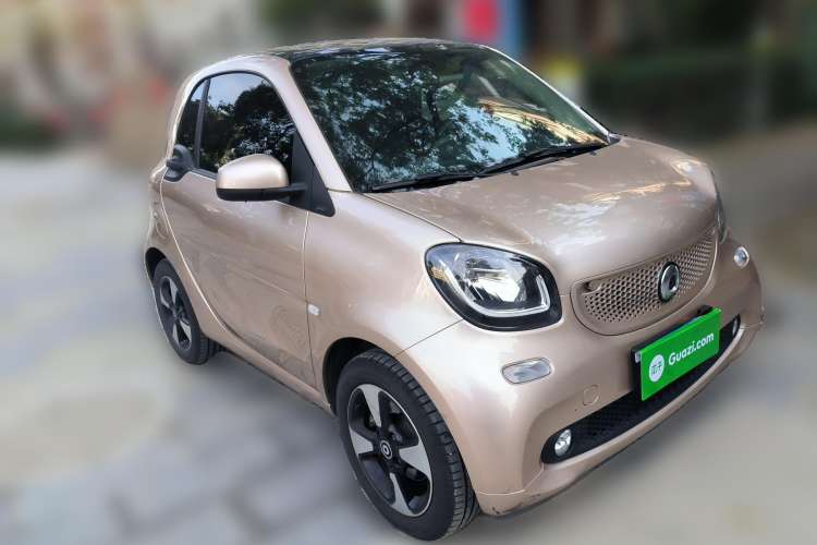 Used smart fortwo 2018 1.0L 52 kW Yaojin Special Edition China V Standard Front Right 45 Deg