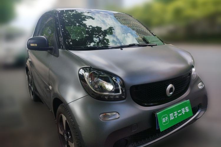 Used smart fortwo 2018 1.0L 52kW Hardtop Passion Edition China V Standard Front Right 45 Deg