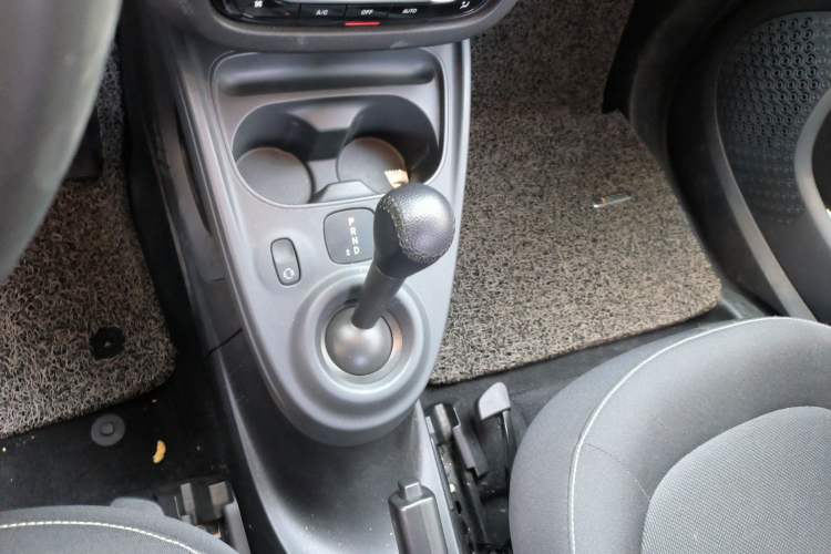 Used smart fortwo 2018 1.0L 52 kW Yaojin Special Edition China V Standard Gear Lever