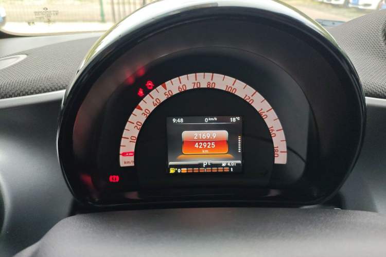 Used smart fortwo 2018 1.0L 52kW Convertible Passion Edition China V Standard Instrument Cluster
