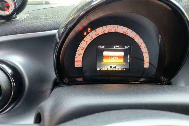 Used smart fortwo 2018 1.0L 52 kW Yaojin Special Edition China V Standard Instrument Cluster