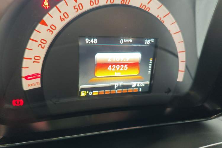 Used smart fortwo 2018 1.0L 52kW Convertible Passion Edition China V Standard Odometer Close Up