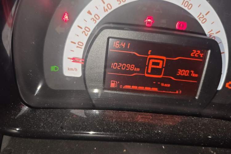 Used smart fortwo 2018 1.0L 52kW Hardtop Dynamic Version China V Odometer Close Up