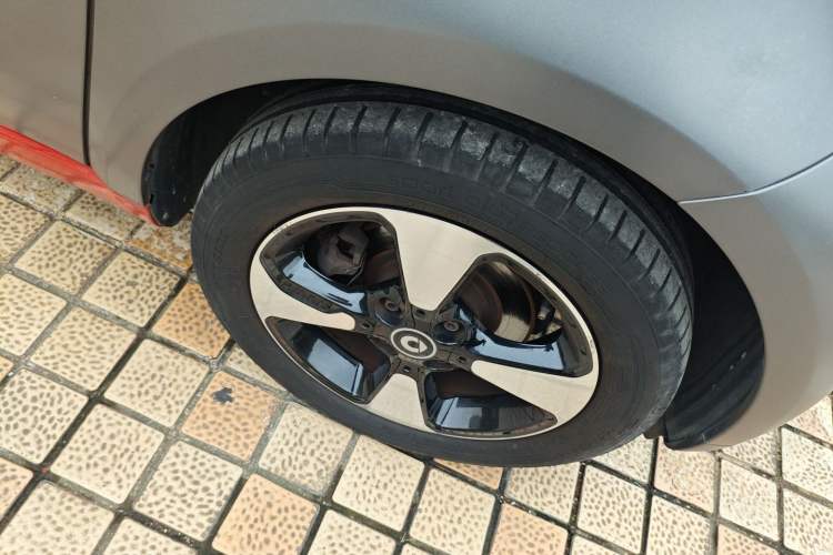 Used smart fortwo 2018 1.0L 52kW Convertible Passion Edition China V Standard Right Front Wheel Hub