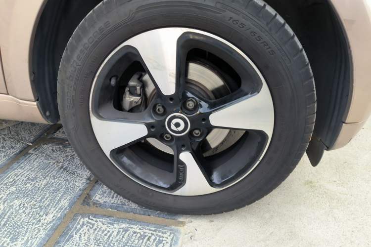 Used smart fortwo 2018 1.0L 52 kW Yaojin Special Edition China V Standard Right Front Wheel Hub