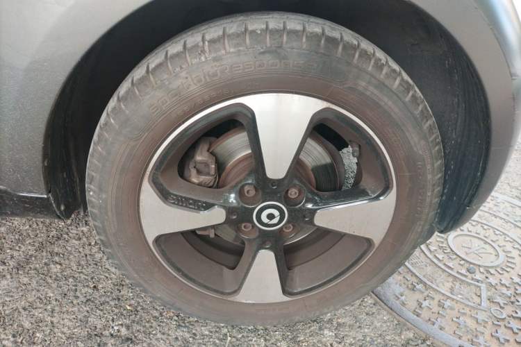 Used smart fortwo 2018 1.0L 52kW Hardtop Passion Edition China V Standard Right Front Wheel Hub