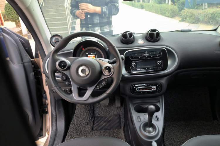 Used smart fortwo 2018 1.0L 52 kW Yaojin Special Edition China V Standard Steering Wheel