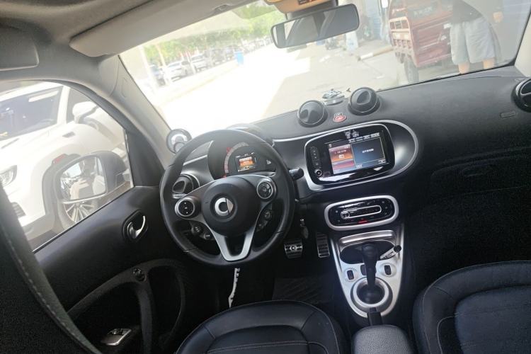 Used smart fortwo 2018 0.9T 66kW Hardtop Pioneer Edition China V Emission Standard Steering Wheel